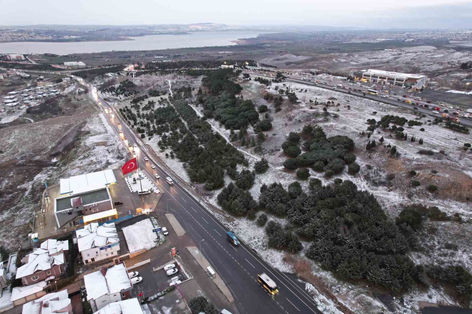 Büyükçekmece’de kartpostallık kar manzarası
