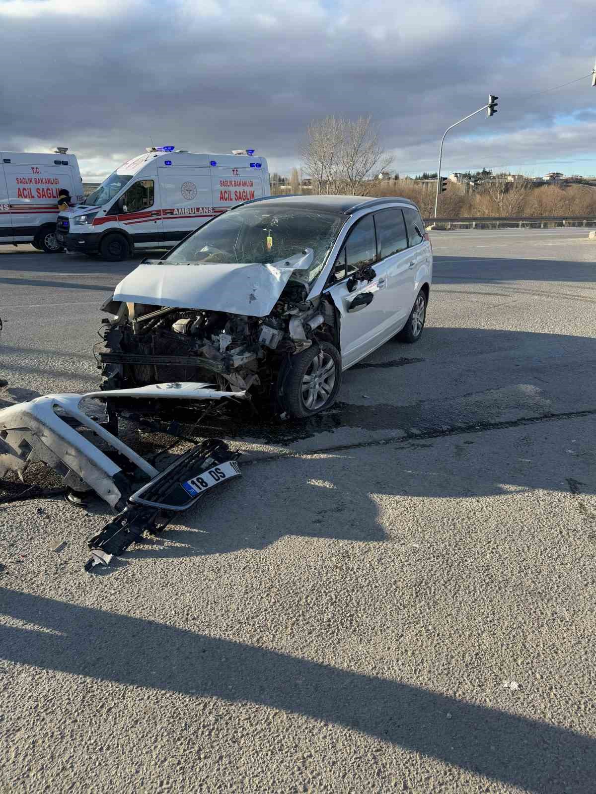 Ankara’da iki otomobil çarpıştı: 6 yaralı