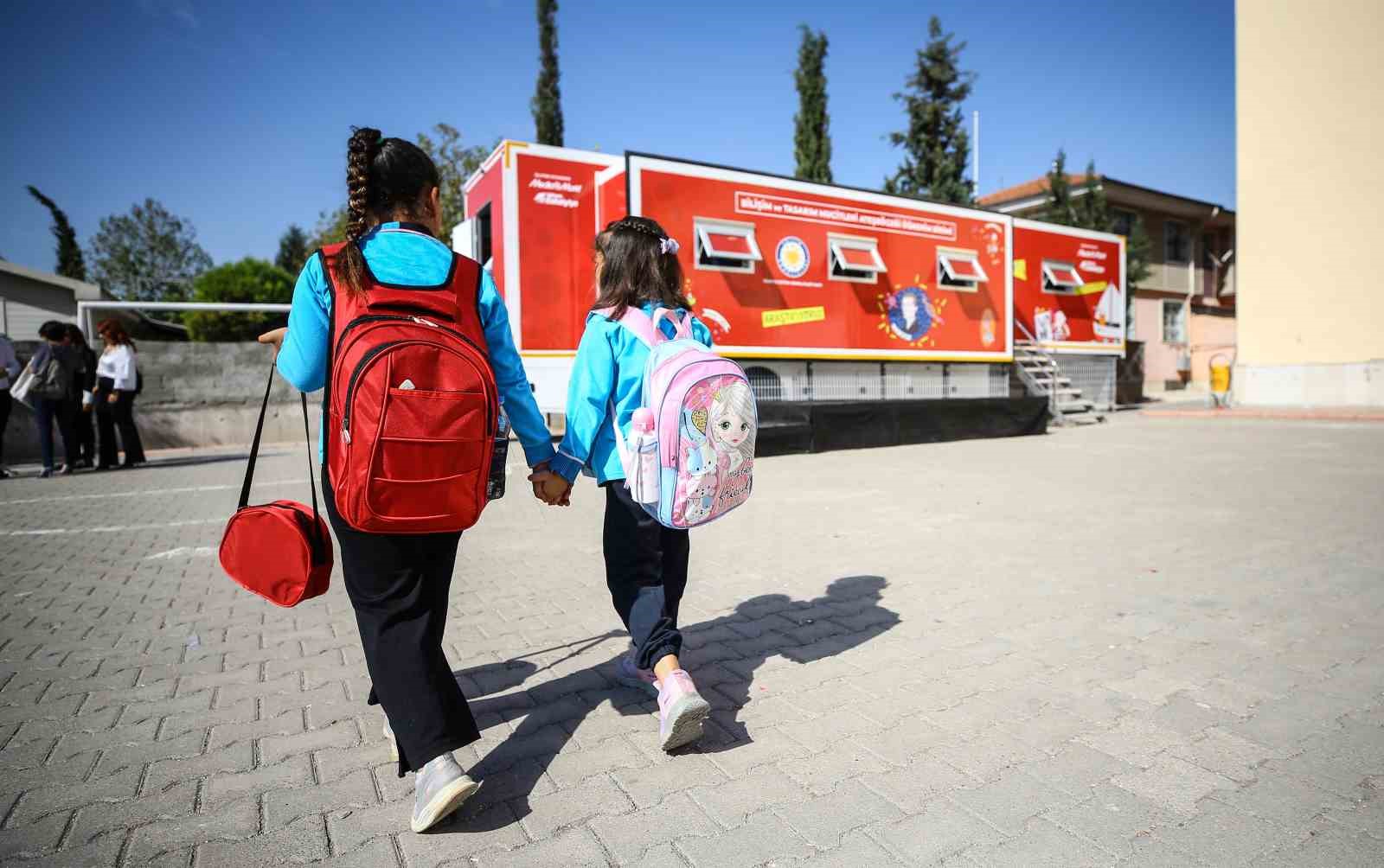 MediaMarkt Ateşböceği öğrenim tırlarında bir yılda 5 bin çocuk eğitim aldı