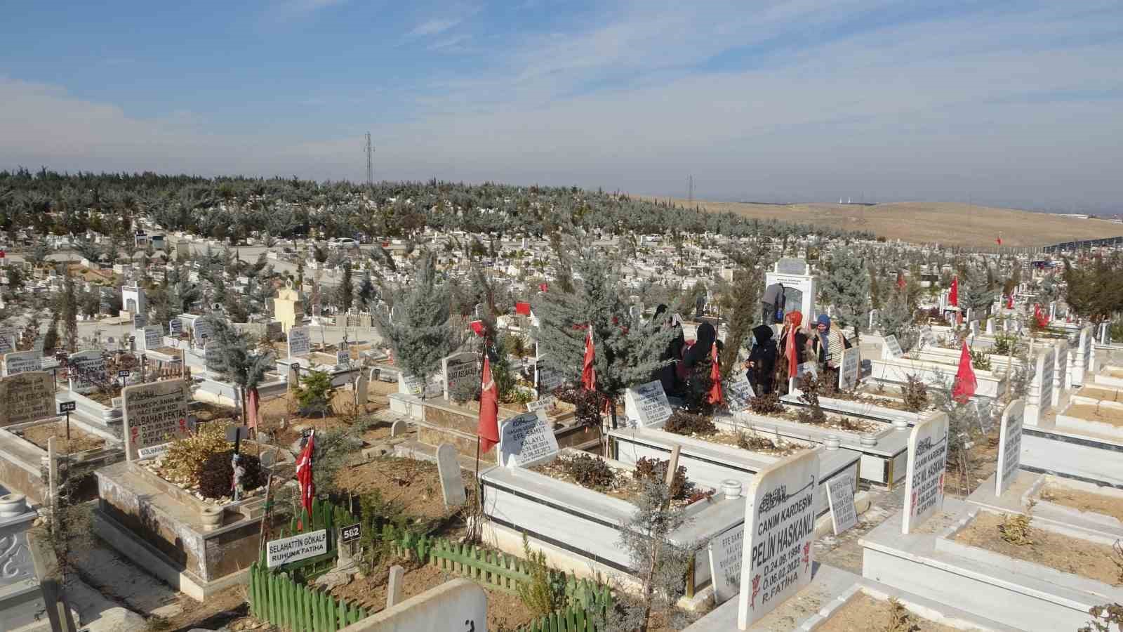 Depremlerde 4 yakınını kaybeden çift: 