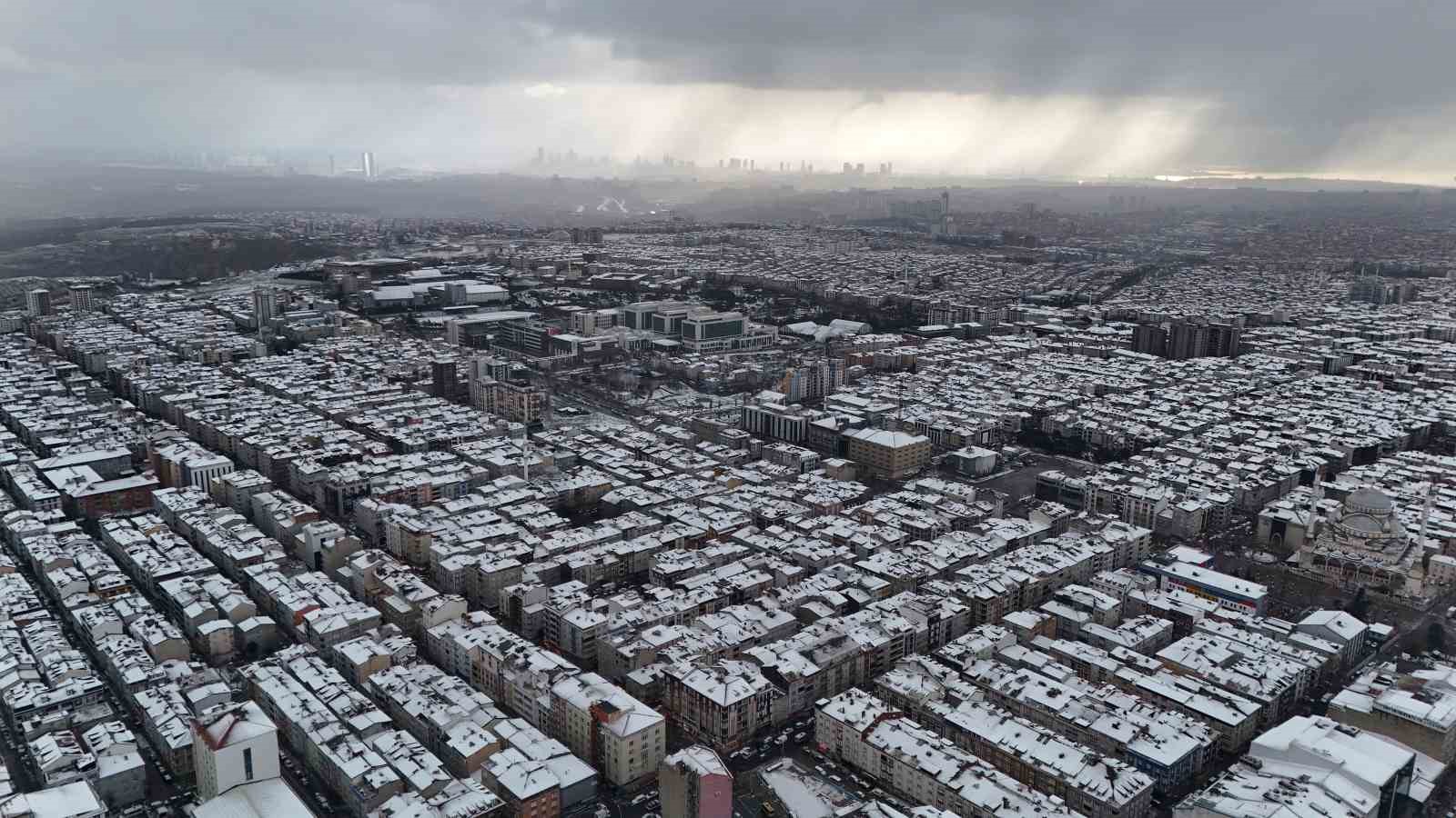 Beyaza bürünen Sultangazi havadan görüntülendi
