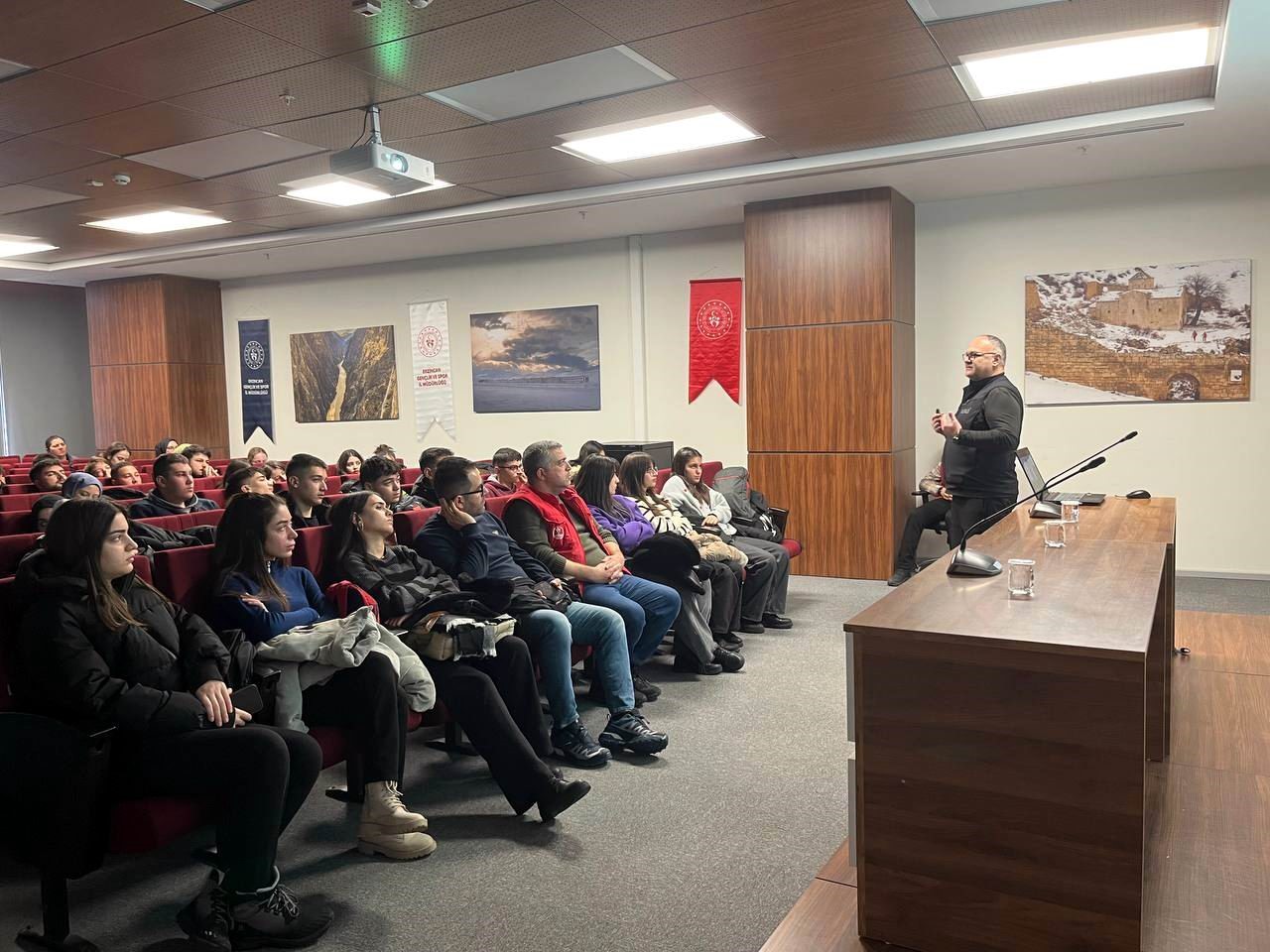 13 Gençlik Merkezinde gençlere afet farkındalık eğitimi verildi