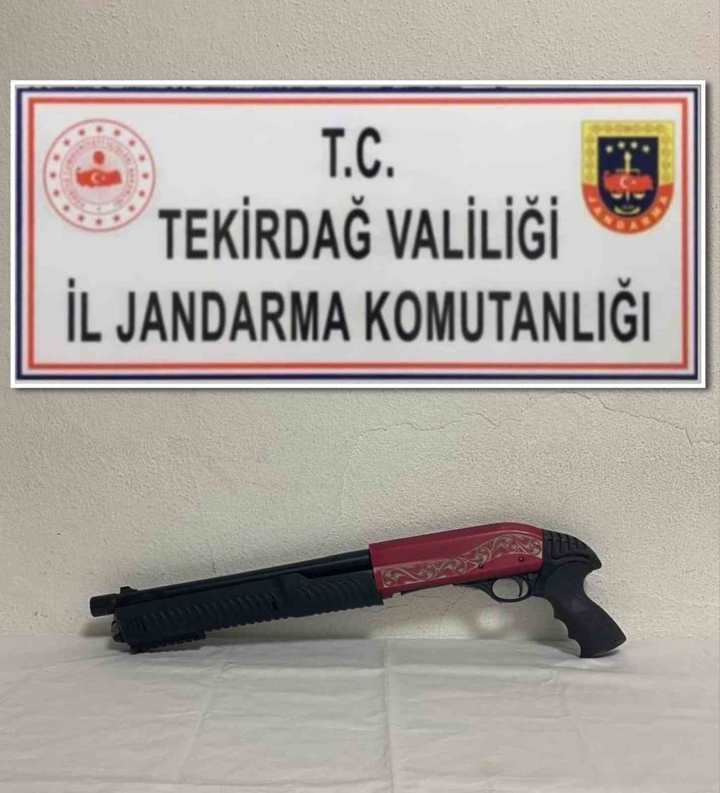 Tekirdağ&rsquo;da jandarmadan silah operasyonu
