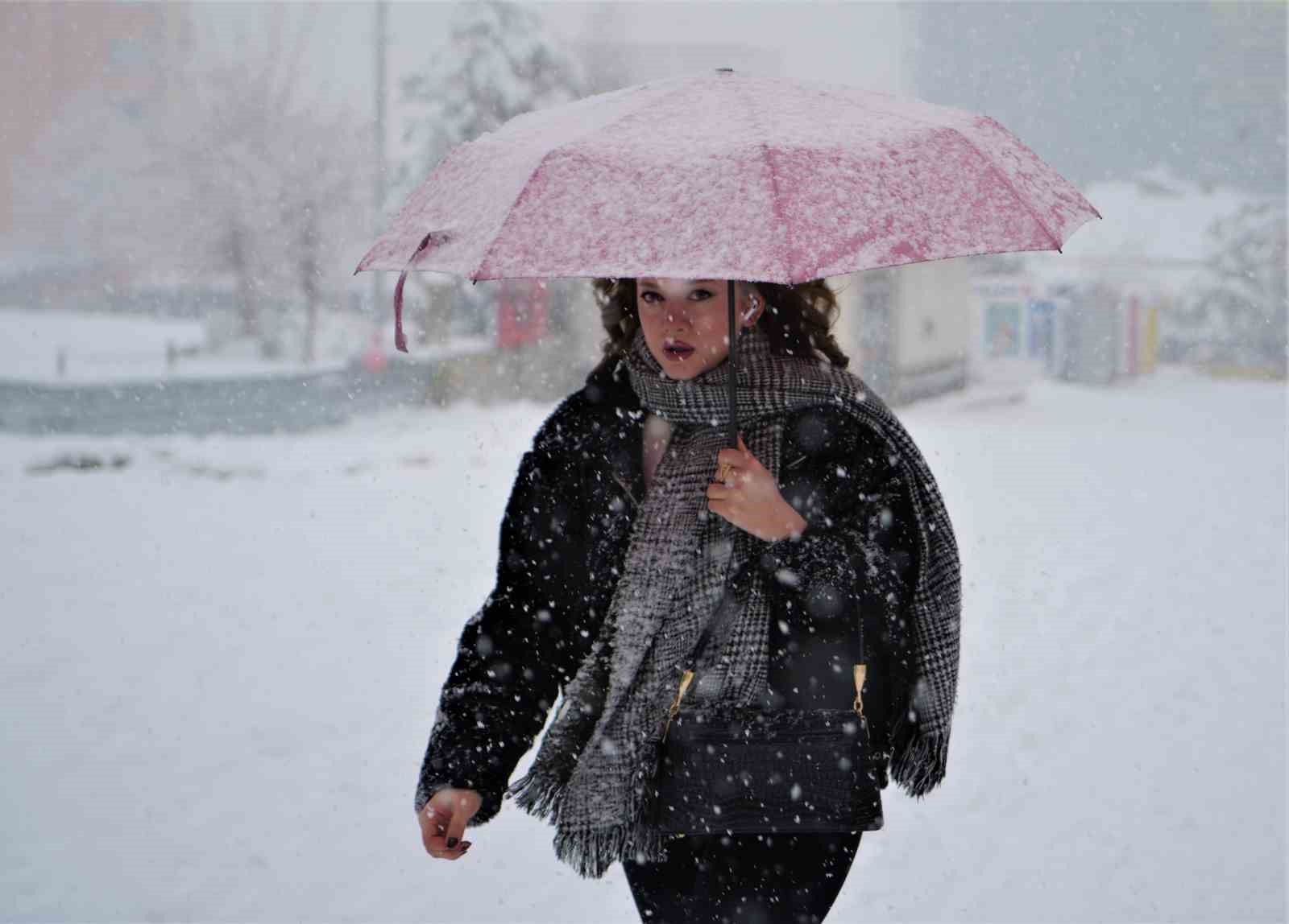 Muş’ta kar yağışı: 59 köy yolu ulaşıma kapandı