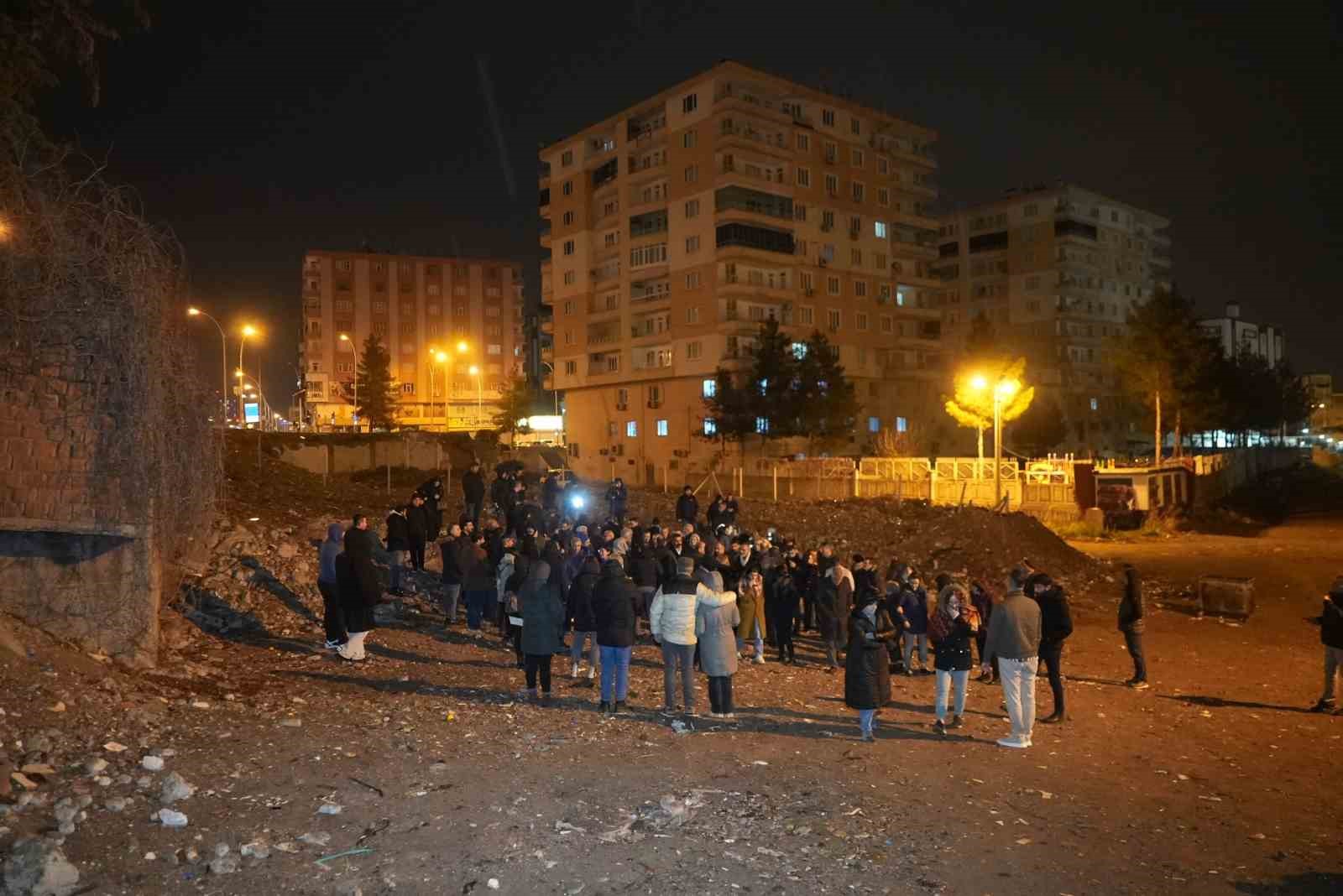 Diyarbakır’da 6 Şubat depremlerinde hayatını kaybedenler anıldı
