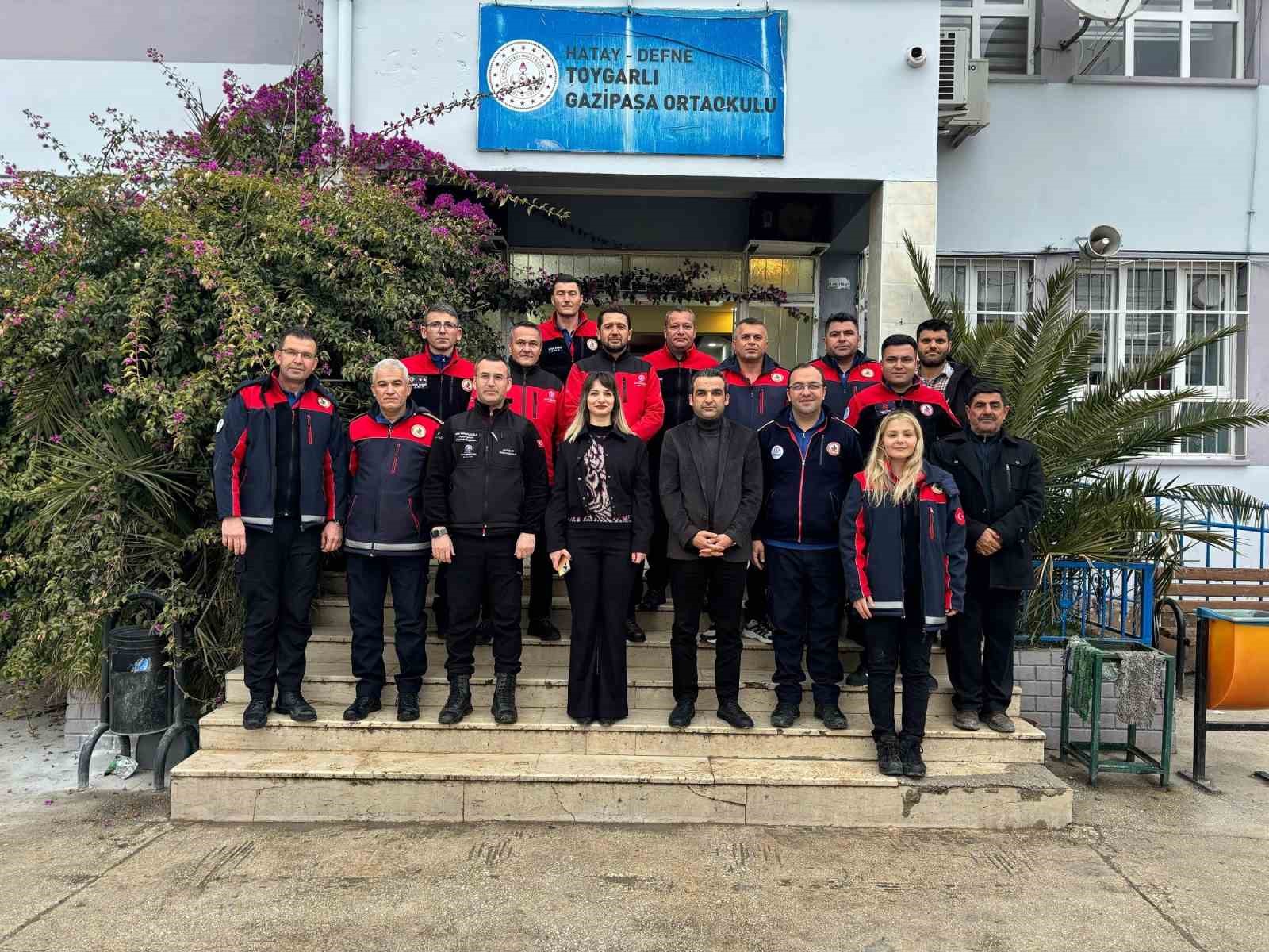 Denizli Büyükşehir Belediyesi, Hatay’da depremzede çocukların yüzünü güldürdü
