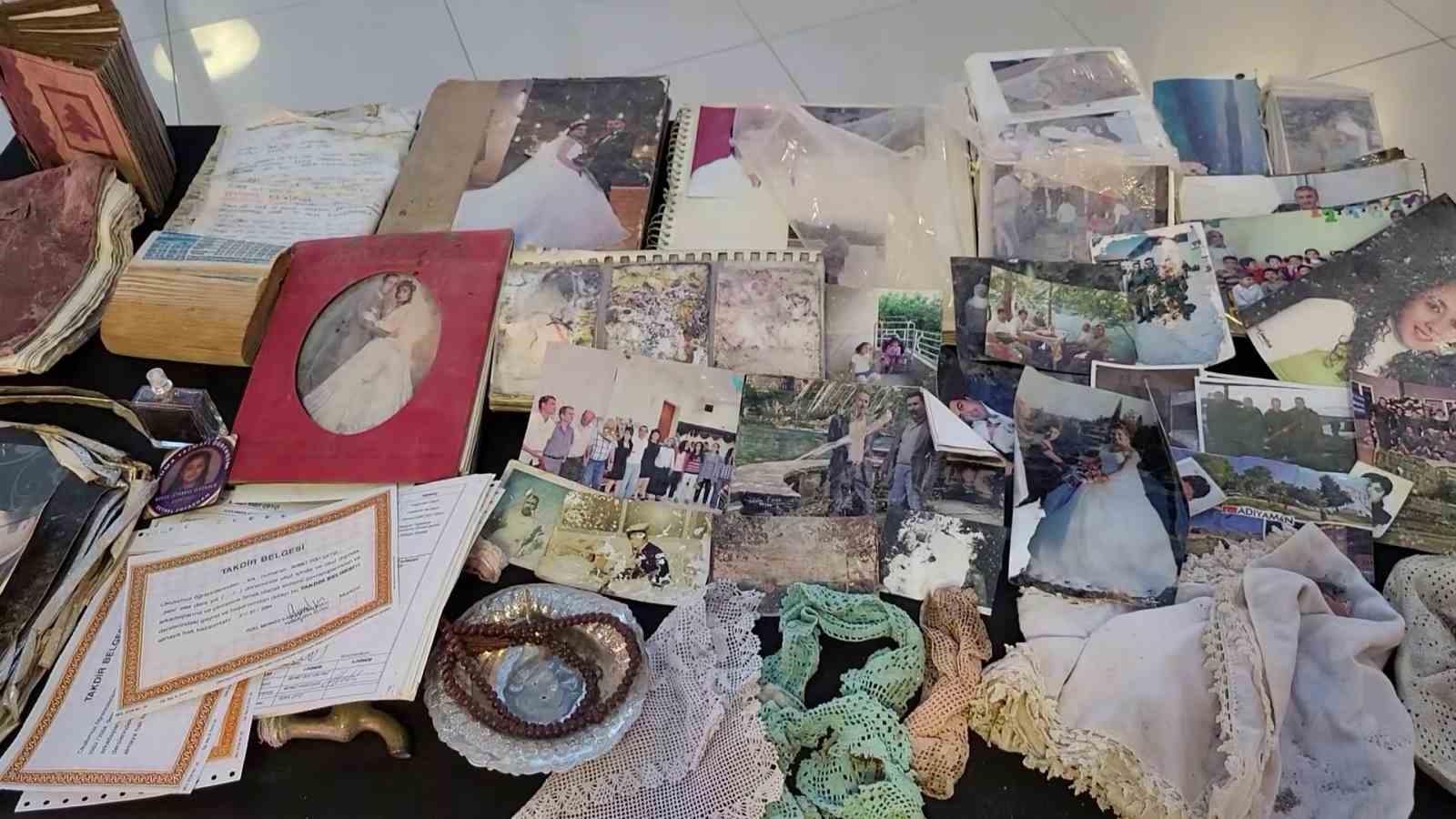 Enkazdan çıkan eşyaların geri dönüşüm sergisi