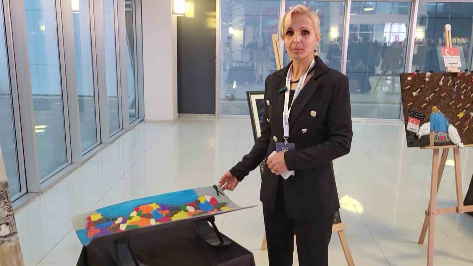 Enkazdan çıkan eşyaların geri dönüşüm sergisi
