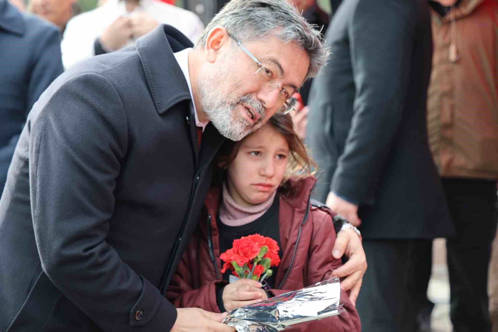 Bakanlar, Kahramanmaraş deprem şehitlerini andı
