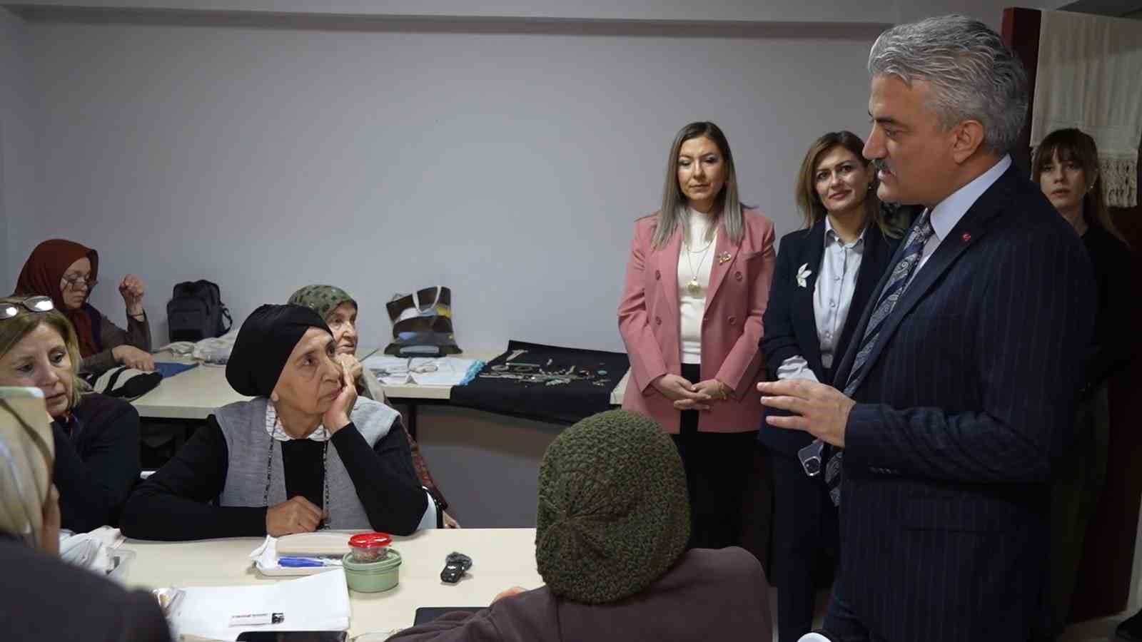 Depremzede kadınların asrın felaketinden geriye kalan acı hatıraları: Devlet desteği ile güç buluyorlar