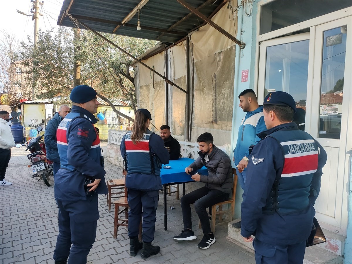 Ayvalık’ta jandarma suçlulara geçit vermedi