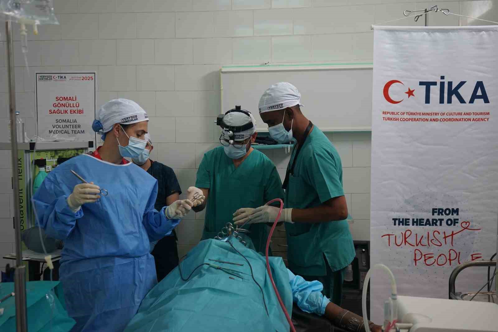 TİKA ve Yeryüzü Doktorları iş birliğiyle Somali’de "cerrahi kampı" düzenlendi