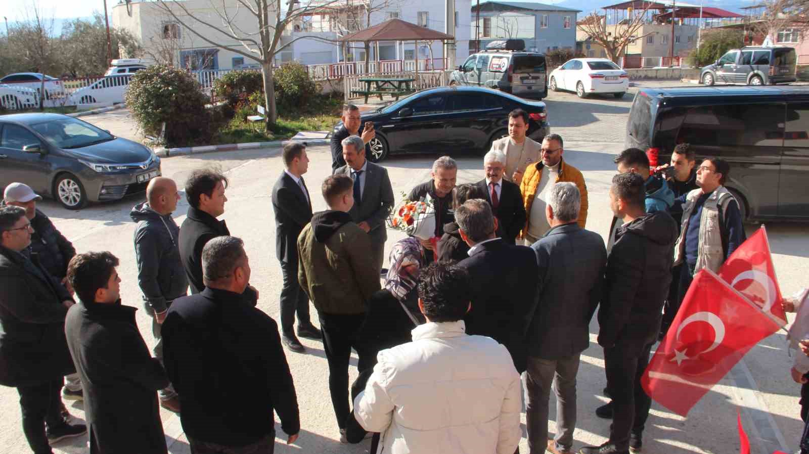 Türkiye’nin ilk astronotu Gezeravcı Mut’ta öğrencilerle buluştu