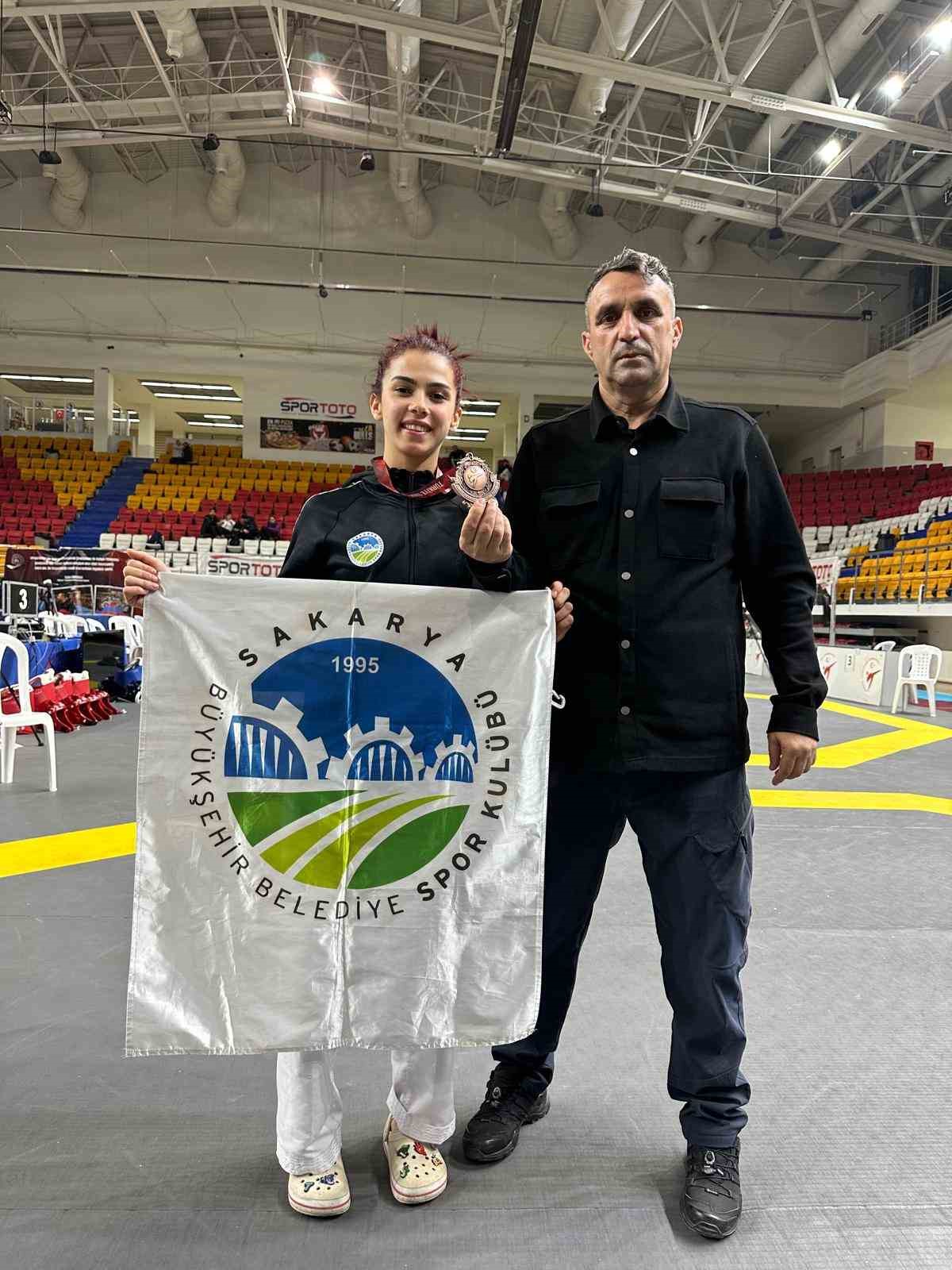 Sakarya Büyükşehirli sporcu Tarakçı ay-yıldızlı bayrağı dalgalandıracak