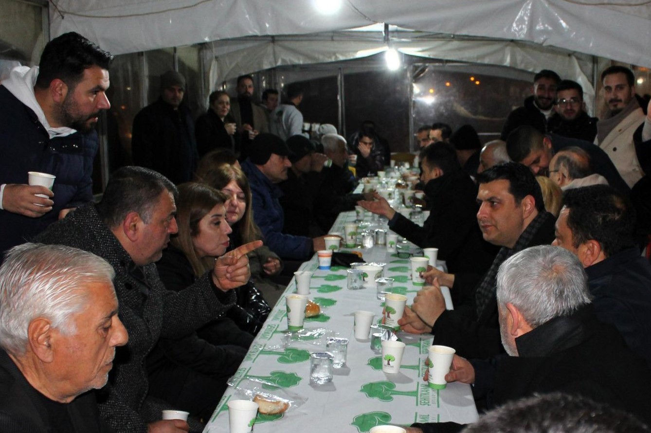 Yılmaz, deprem şehitlerini andı
