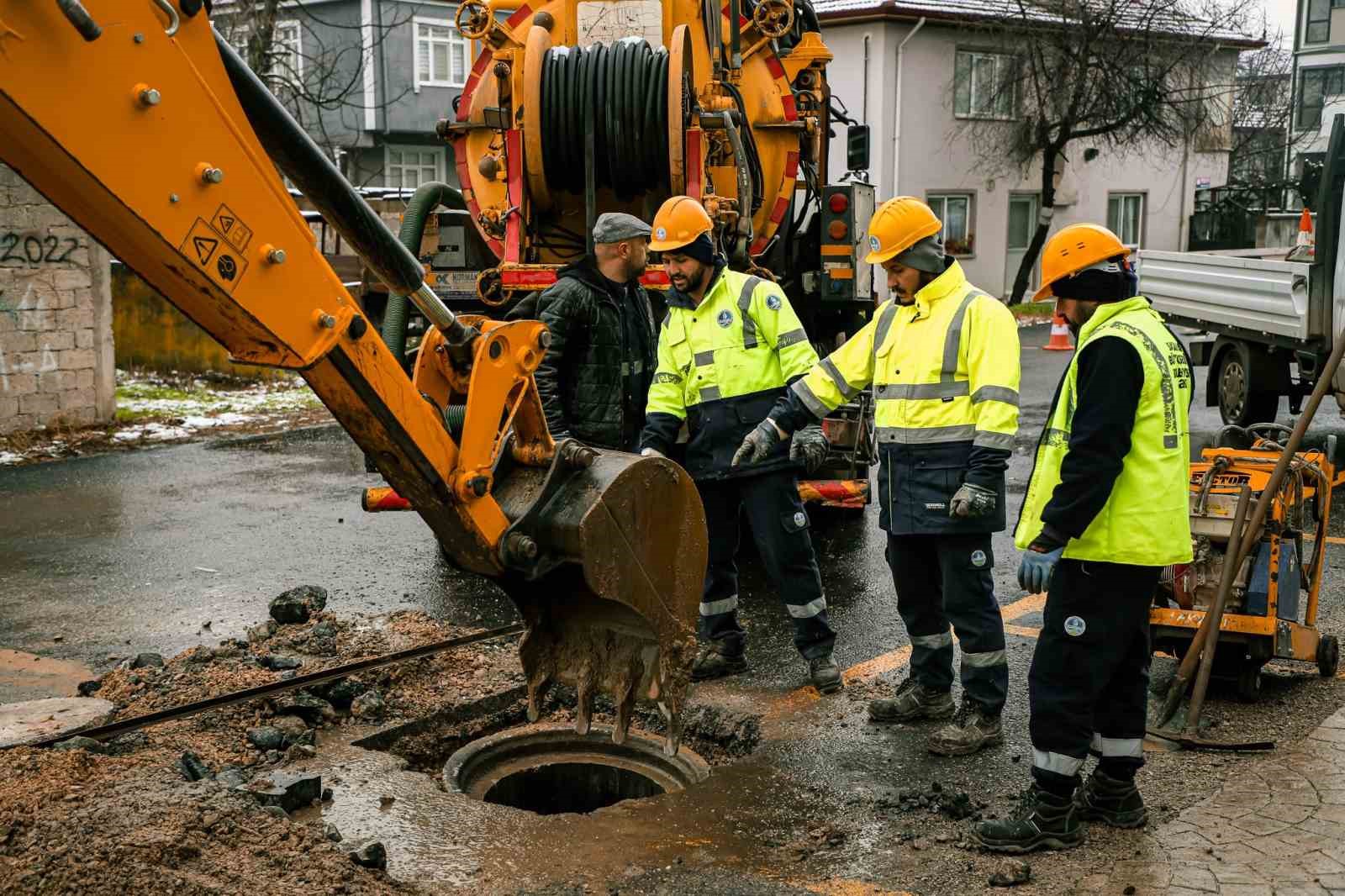 SASKİ, altyapı hatlarının hava şartlarından etkilenmemesi için sahada
