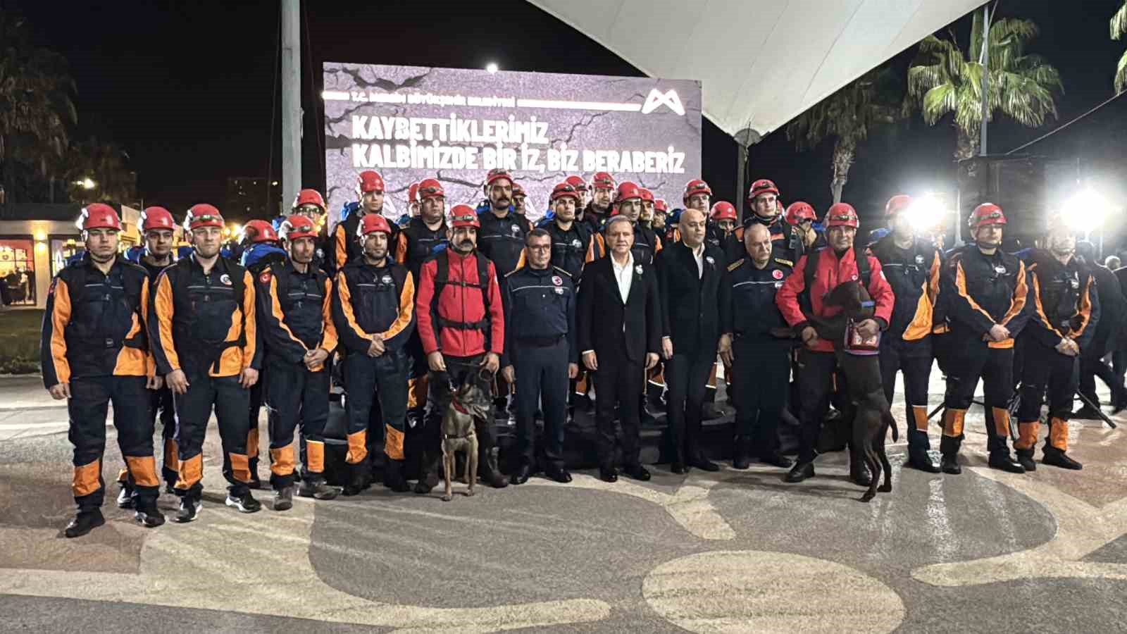 Mersin’de 6 Şubat depreminde hayatını kaybedenler ’sessiz yürüyüş’ ile anıldı
