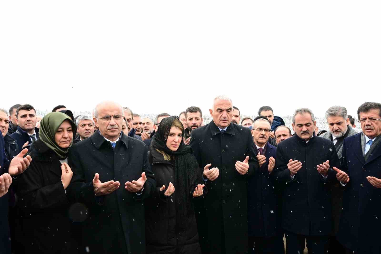 Malatya&rsquo;da depremde hayatlarını kaybedenler dualarla anıldı
