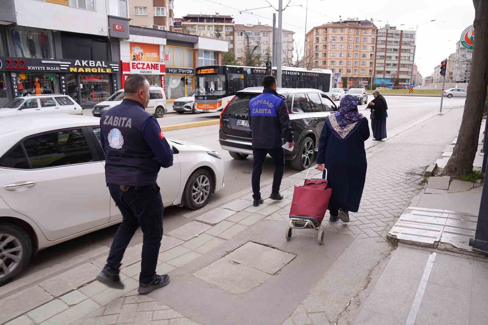 Tepebaşı&rsquo;nda zabıta ekipleri vatandaşları bilgilendirdi
