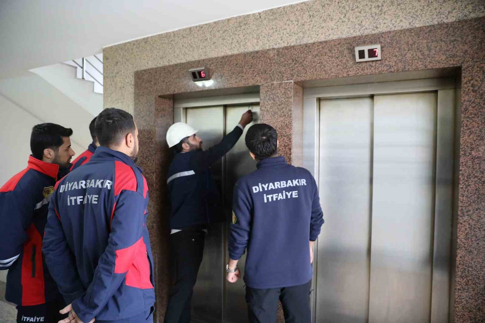 İtfaiye personeline ‘asansörde kurtarma’ eğitimi