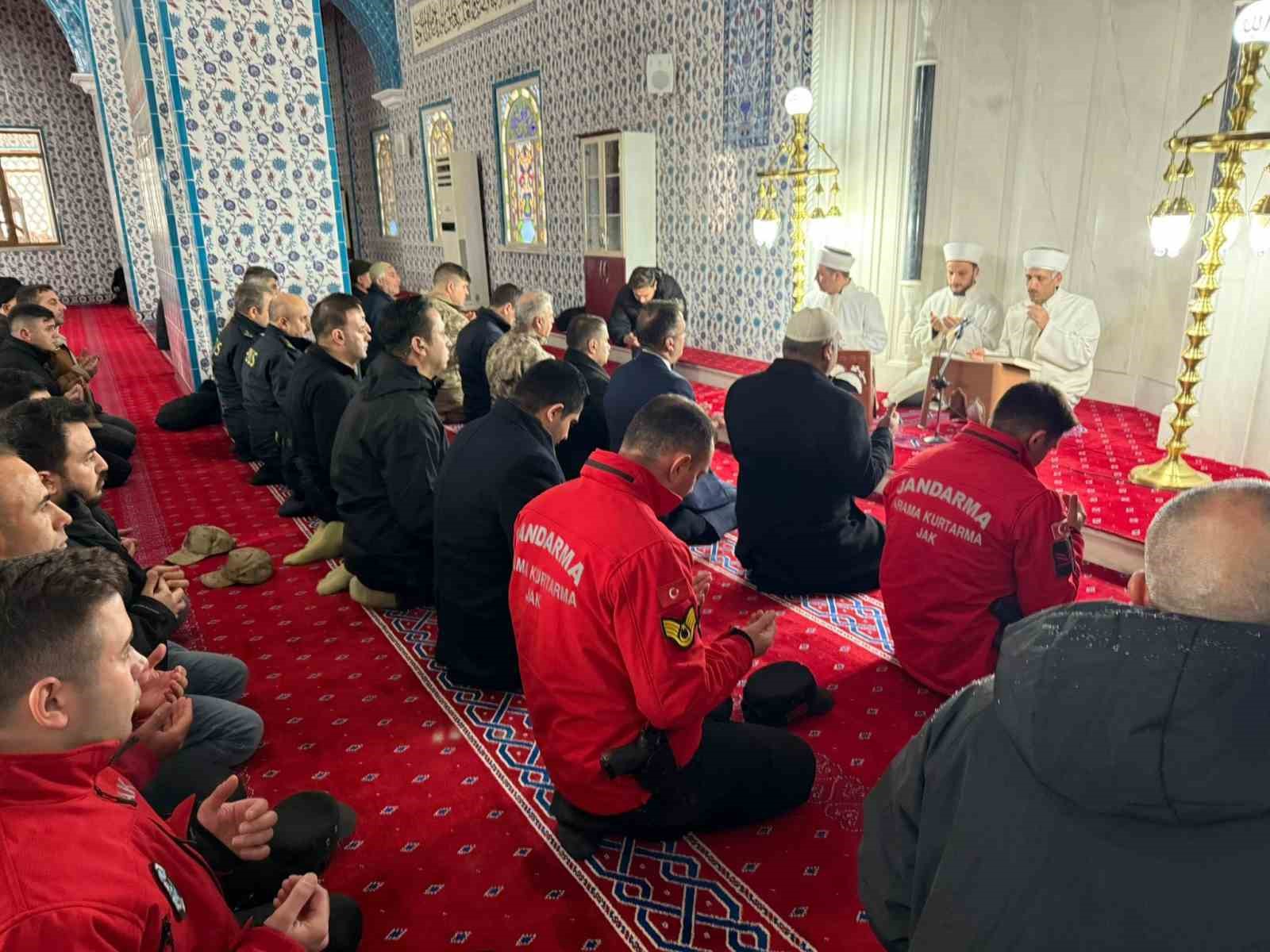 Iğdır’da depremde hayatını kaybedenler için mevlit okundu