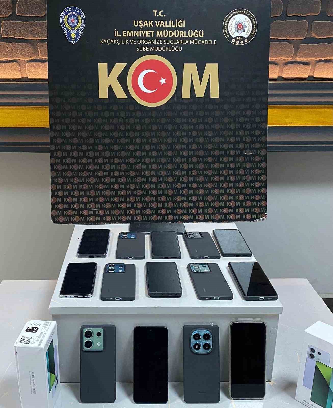 Uşak’ta kaçak alkol ve telefon ele geçirildi