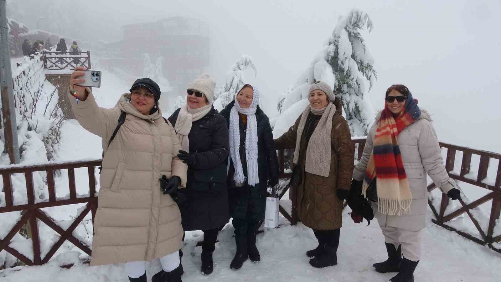 Ordu&rsquo;da kar yağışı eğlenceye d&ouml;n&uuml;şt&uuml;
