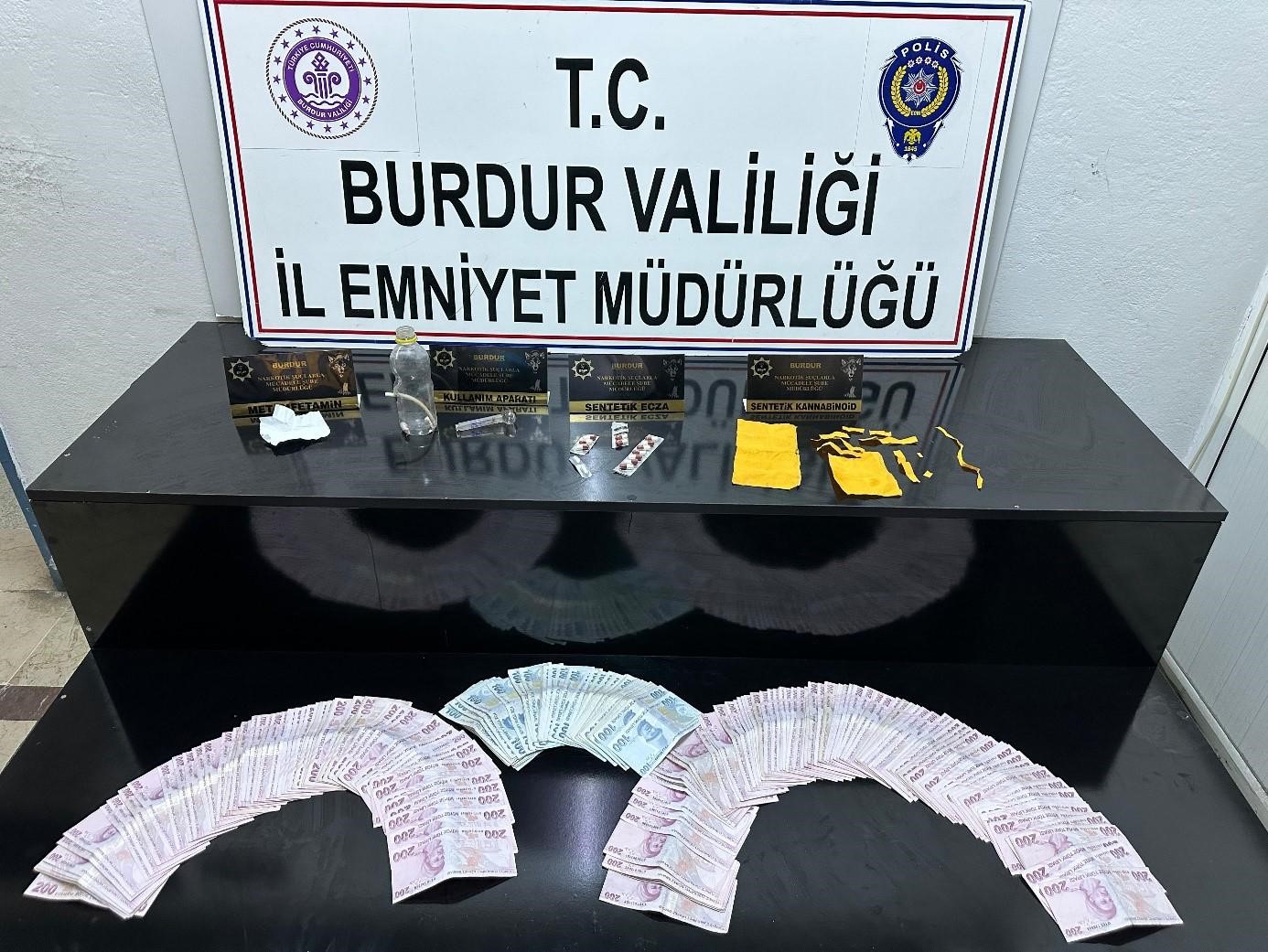 Burdur&rsquo;da 8 uyuşturucu ş&uuml;phelisi tutuklandı
