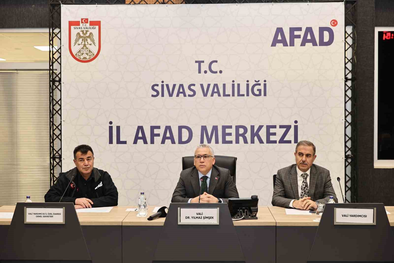 Vali Şimşek: "Depremin acısı hala yüreğimizde"