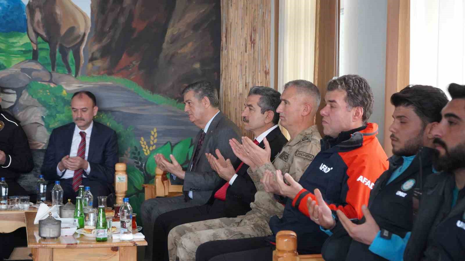 Şırnak’ta depremde hayatını kaybedenler anıldı