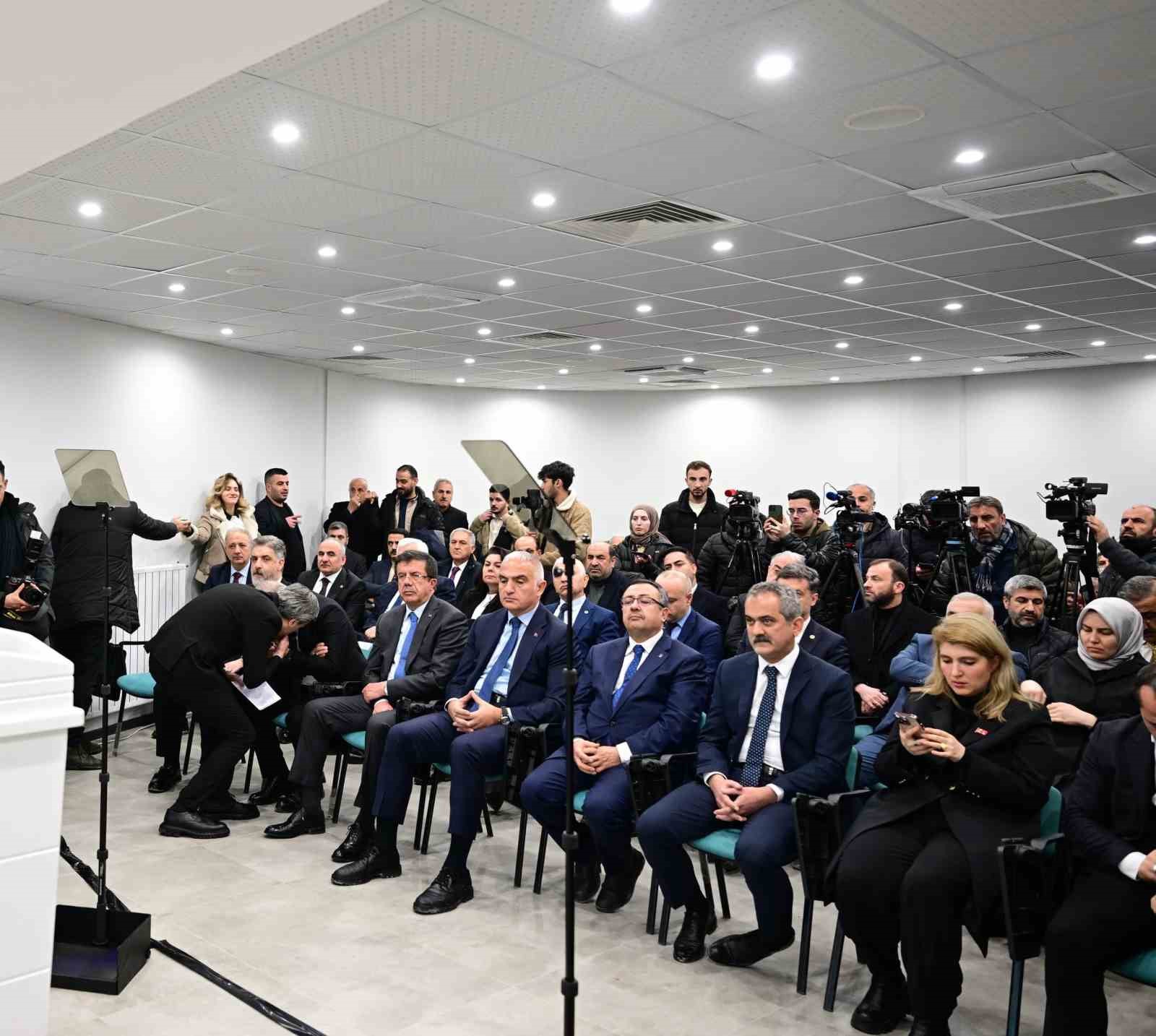 Bakan Ersoy: "Depremlerden etkilenen 377 k&uuml;lt&uuml;r varlığı i&ccedil;in restorasyon &ccedil;alışmalarına başlanıldı"
