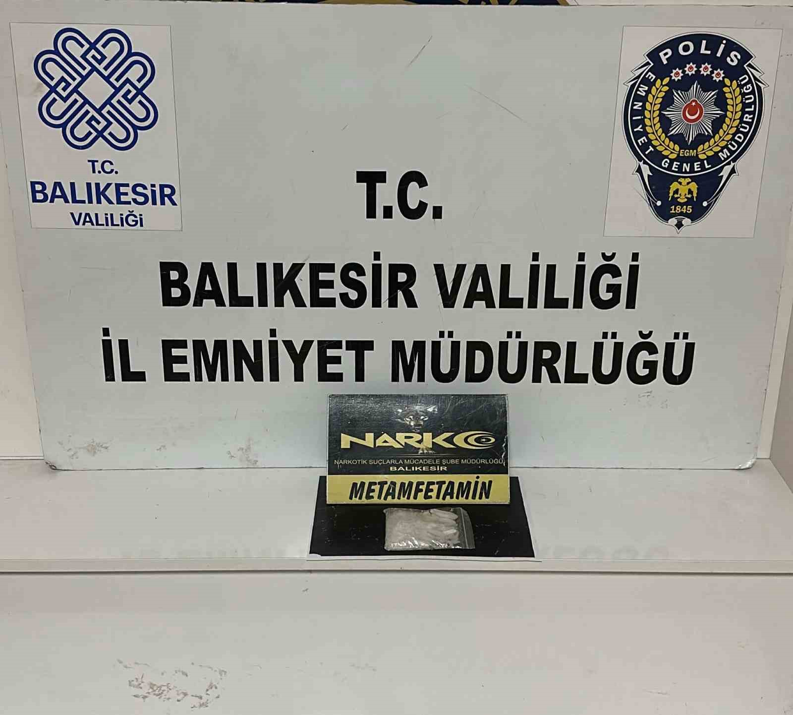 Balıkesir’de uyuşturucu taciri 2 kişi yakalandı