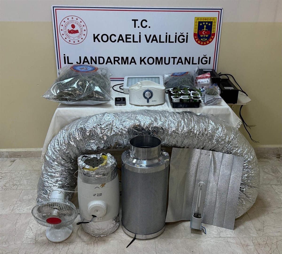 5 adrese uyuşturucu baskını: 4 şüpheli gözaltına alındı