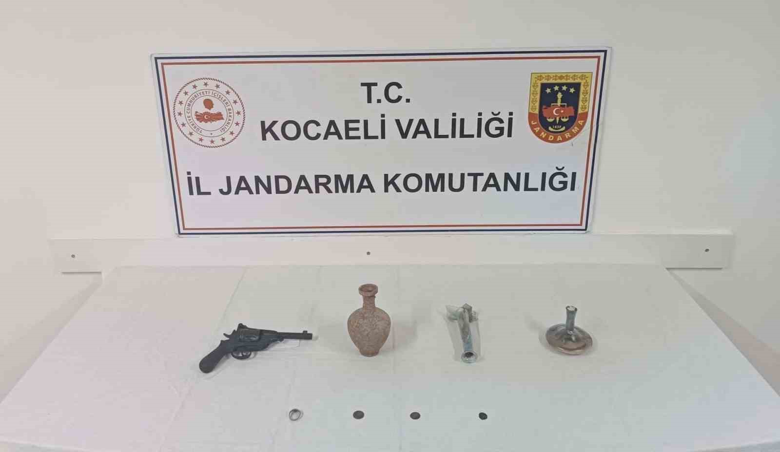 Kocaeli’de araçta tarihi eser ele geçirildi