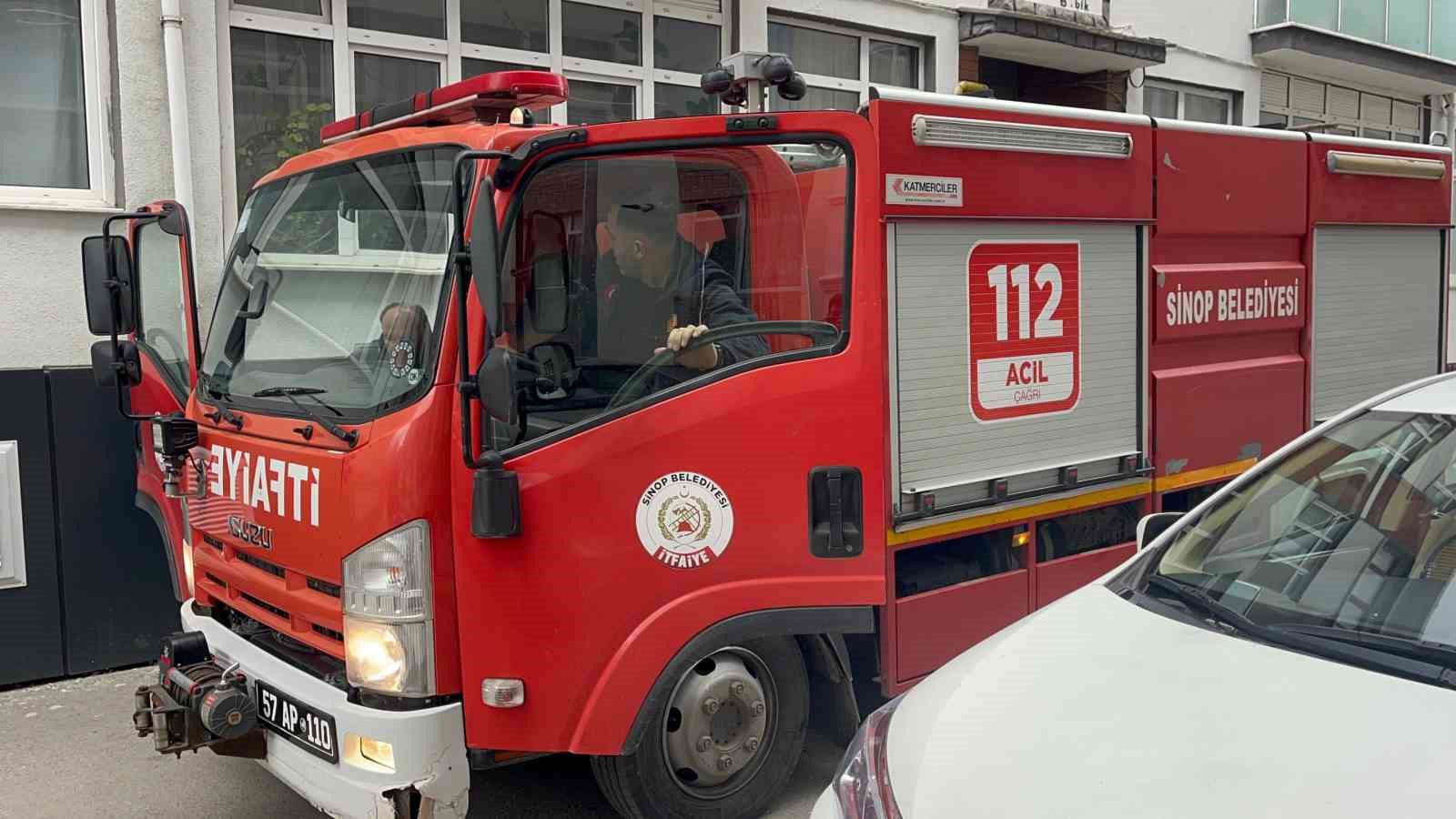 Sinop&rsquo;ta 5 katlı binada yangın paniği
