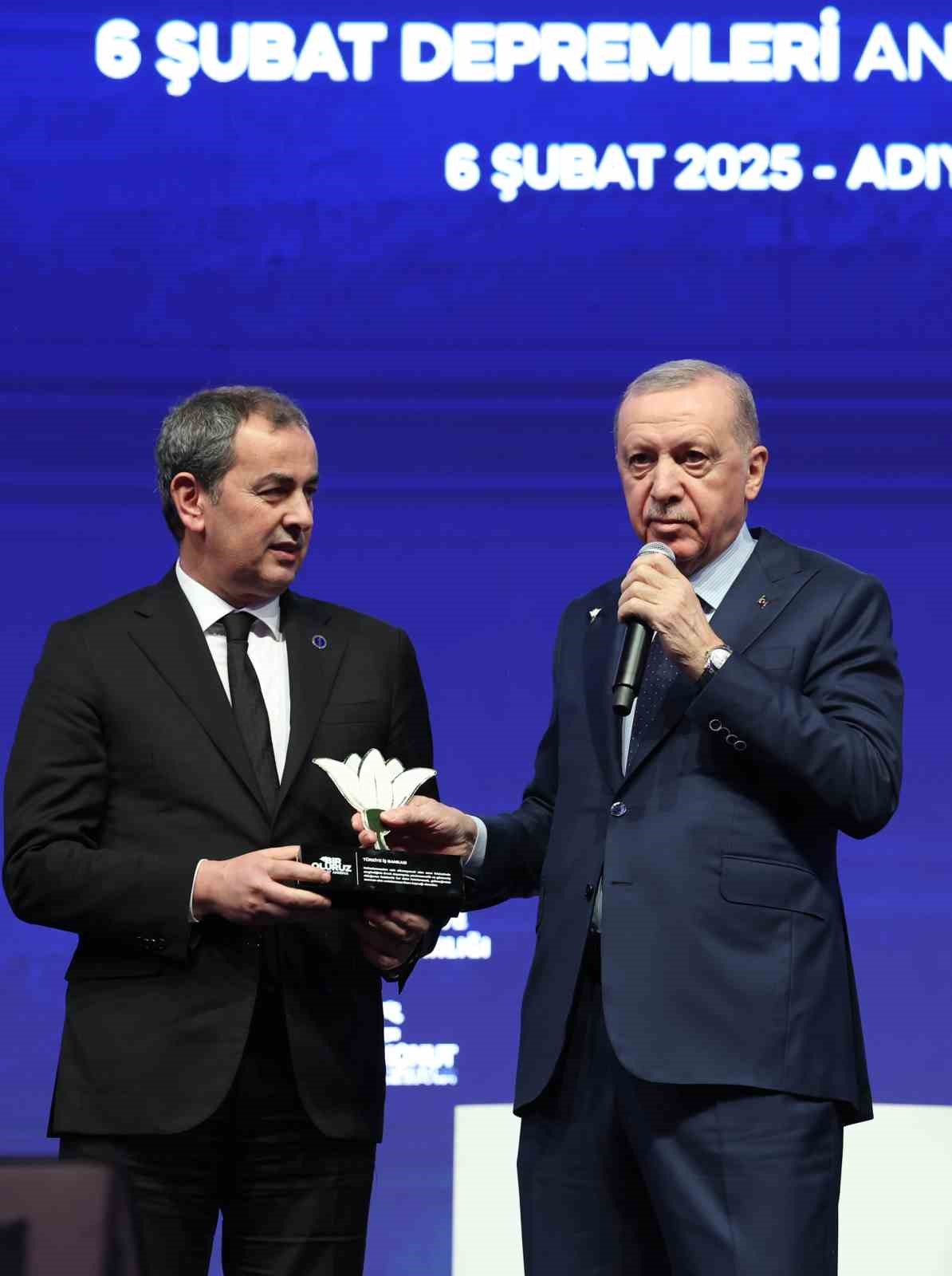 Cumhurbaşkanı Erdoğan: "Ana muhalefet liderleri bedava ev sözü verip buhar olup uçtular"
