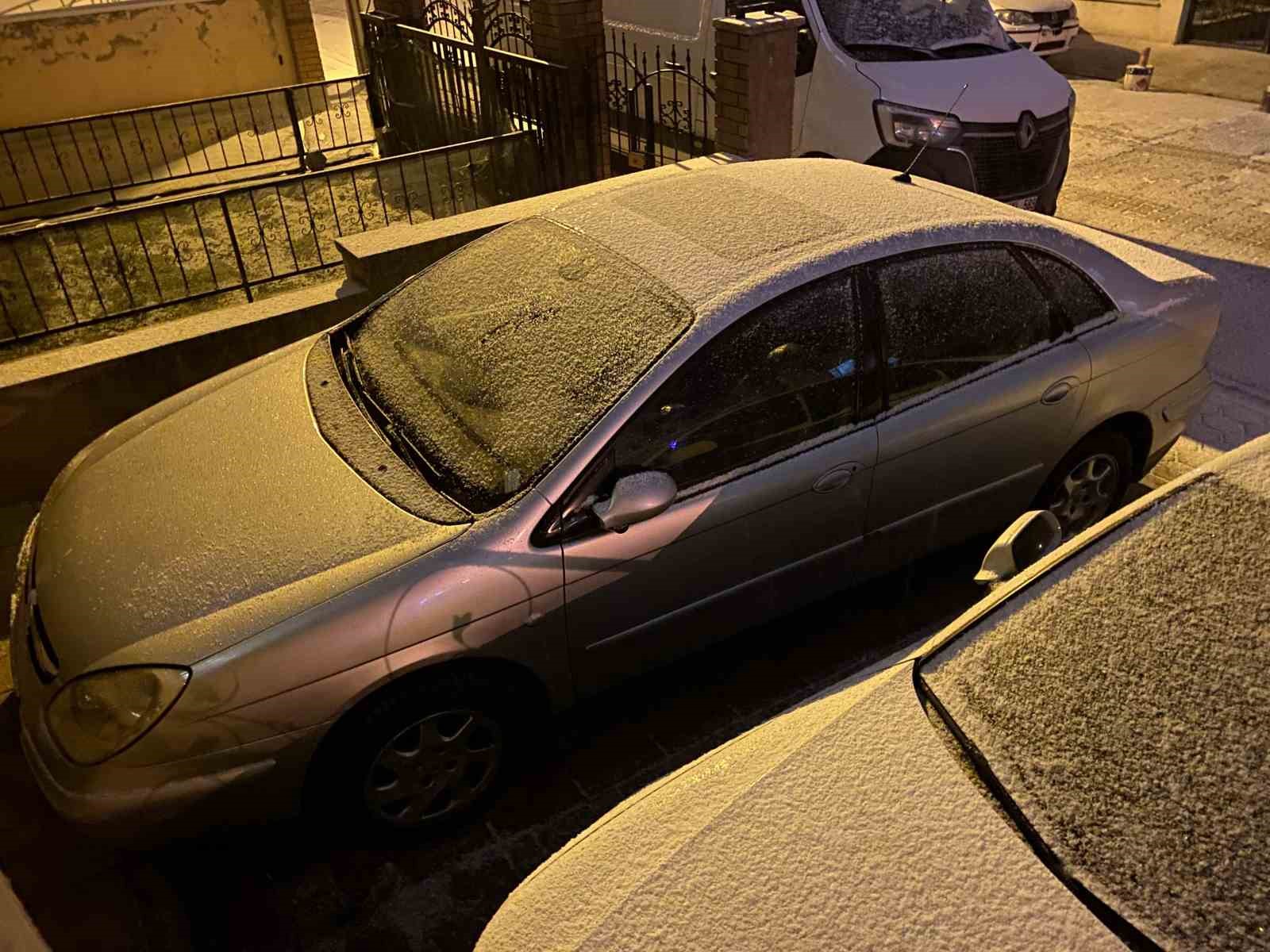 Eskişehir&rsquo;de kar yağışı başladı
