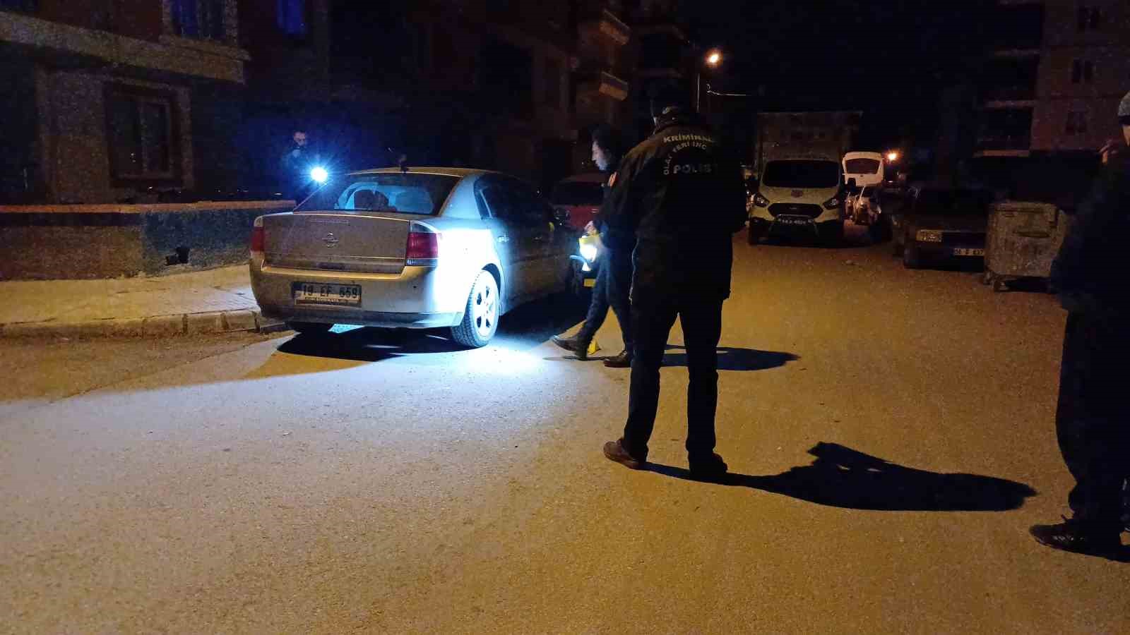 Çorum’da park halindeki araç kurşunlandı, polis ekipleri harekete geçti