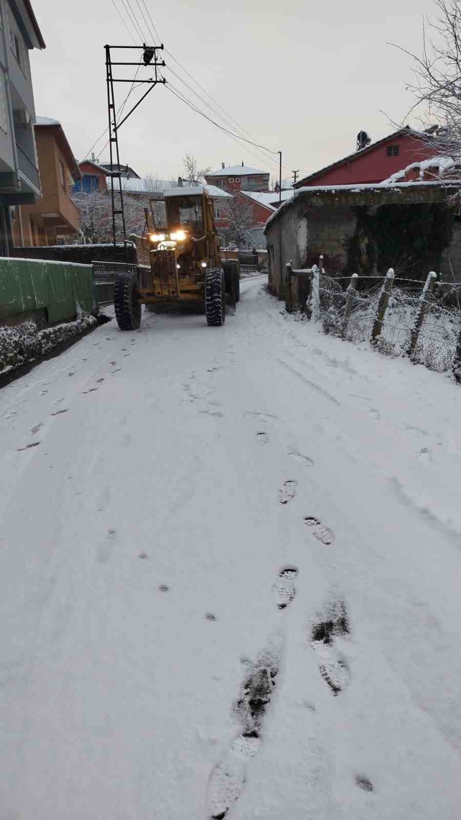 Zonguldak’ta kapalı 142 köy yolunu açma çalışmaları sürüyor
