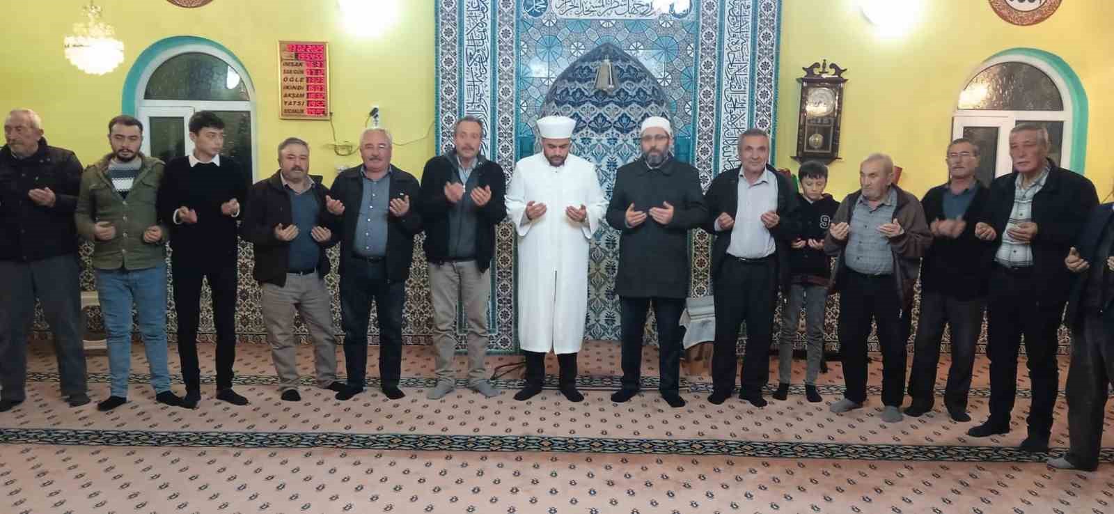 Hisarcık&rsquo;a yeni atanan 2 din g&ouml;revlisine c&uuml;bbe ve fes giydirildi
