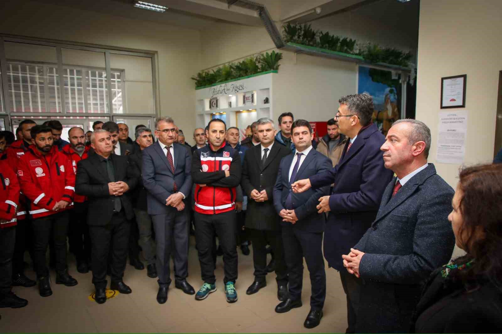 Vali Çelik: "Deprem bilinci, evlatlarımıza erken yaşta verilmeli"