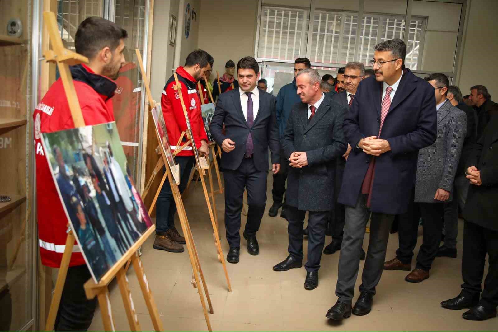 Vali &Ccedil;elik: "Deprem bilinci, evlatlarımıza erken yaşta verilmeli"
