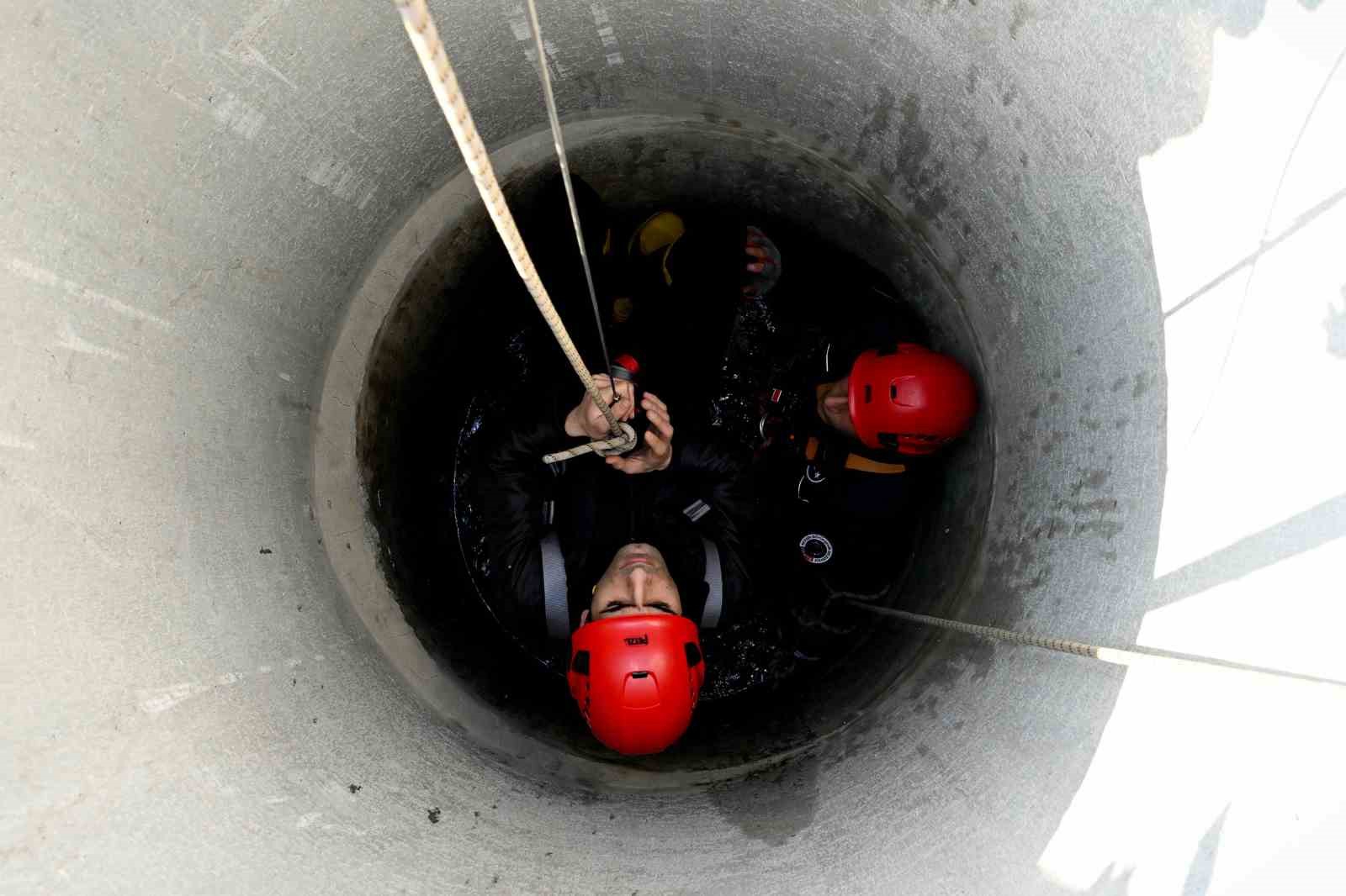 Mersin İtfaiyesi yangın ve kurtarma tatbikatı yaptı
