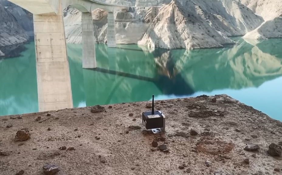 Yusufeli&rsquo;nde &rsquo;kayan viyad&uuml;k&rsquo; i&ccedil;in &ouml;l&ccedil;&uuml;m cihazları takıldı
