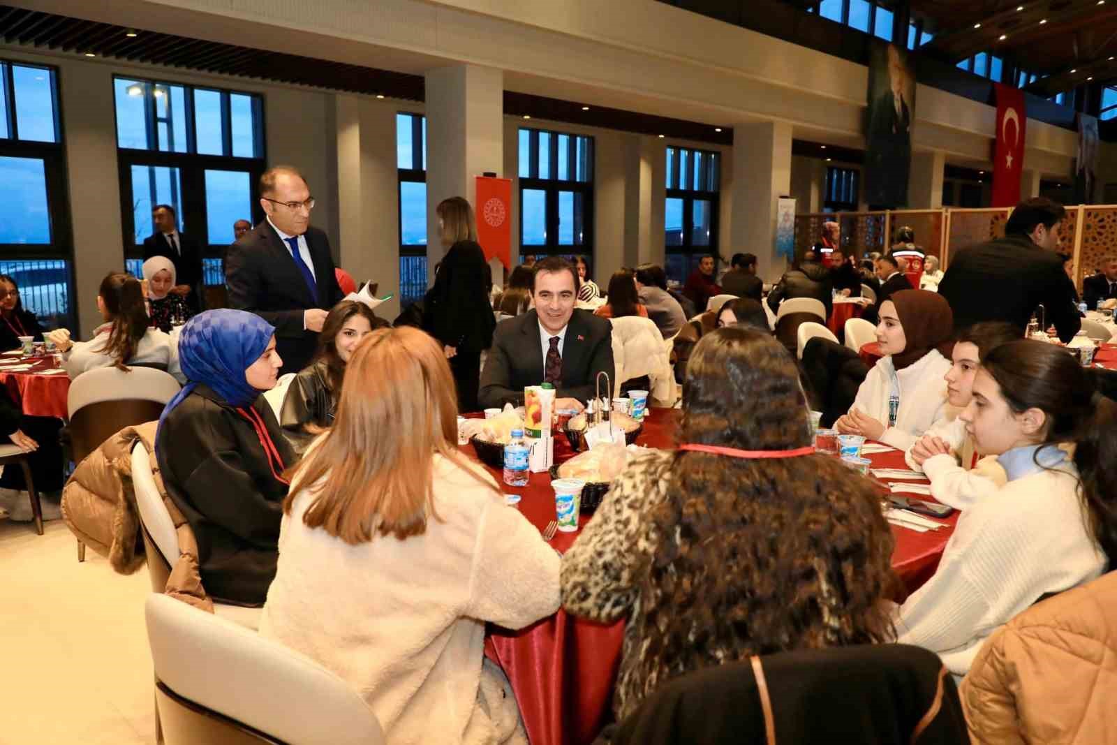 Bakan yardımcıları şehit ve gazi &ccedil;ocuklarıyla bir araya geldi
