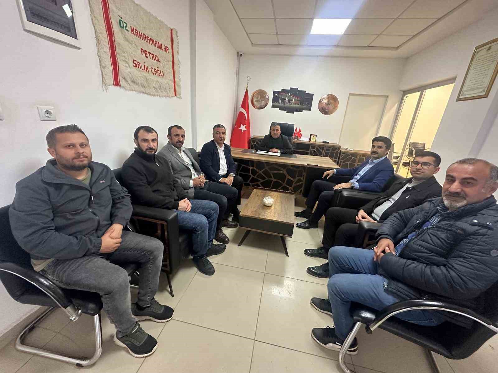 6 Şubat depremlerinde araçlara akaryakıt desteğinde bulunan iş adamına plaket