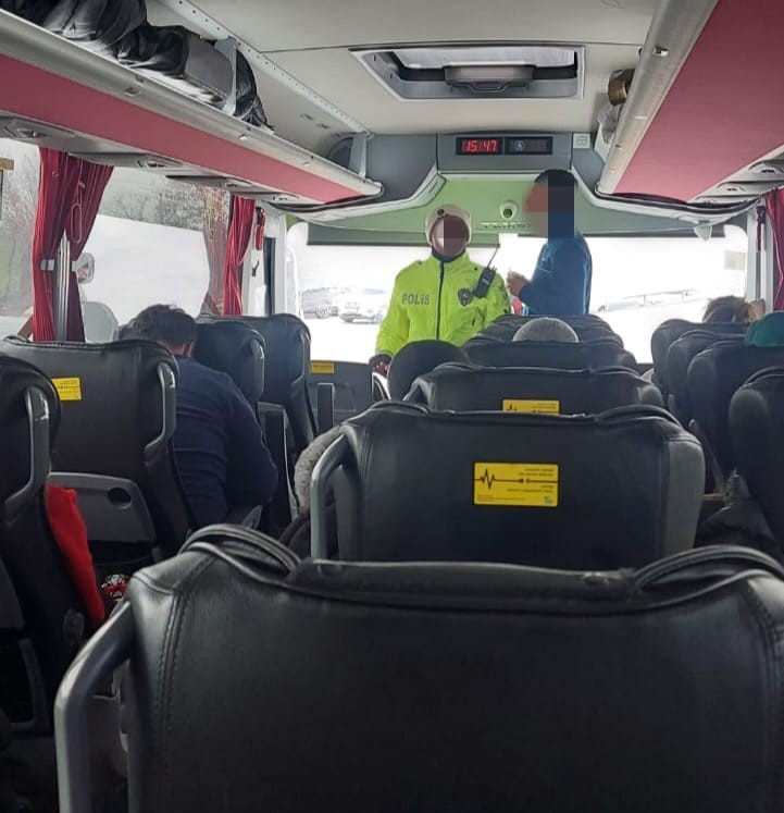 Polis ekiplerince bin 816 otob&uuml;s ve şof&ouml;r&uuml; kontrol edildi

