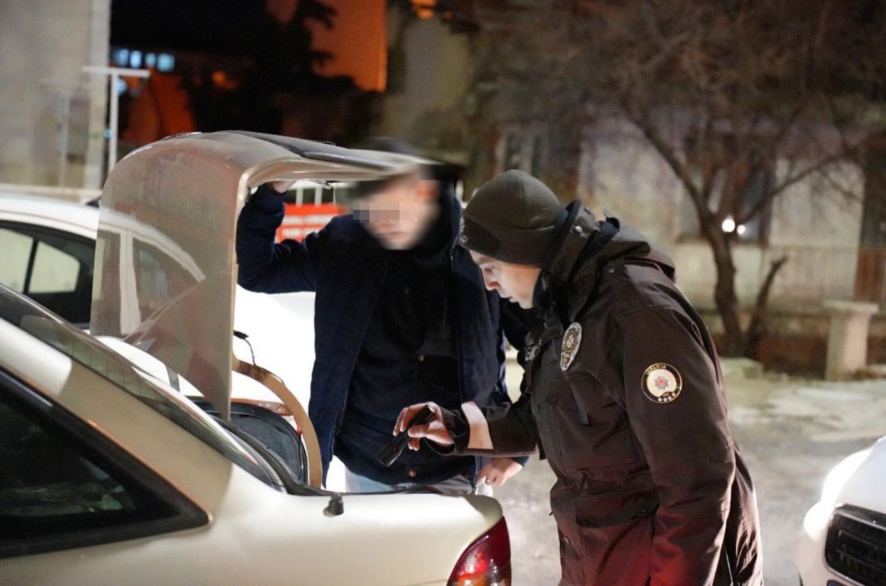 Isparta&rsquo;da trafik ve narkoalan uygulamasıda 16 s&uuml;r&uuml;c&uuml;ye ceza kesildi
