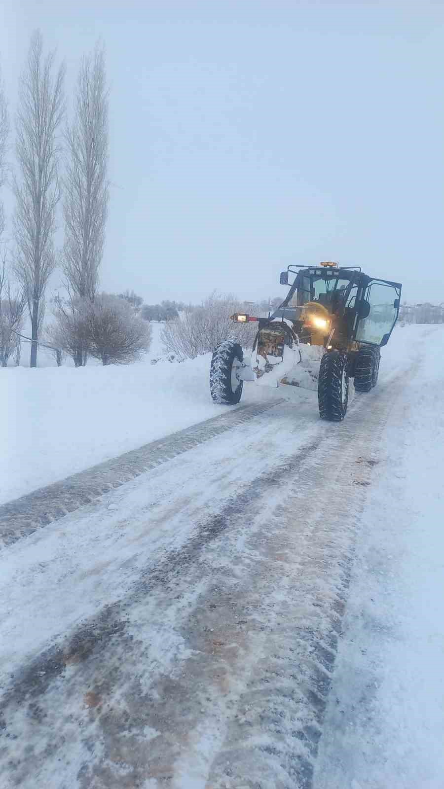 Niğde&rsquo;deki kapalı k&ouml;y yolları ulaşıma a&ccedil;ıldı
