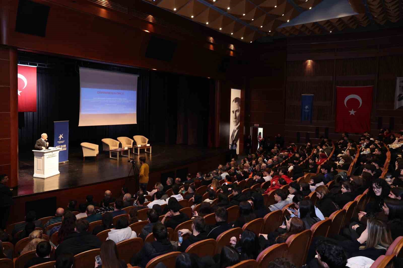 K&uuml;&ccedil;&uuml;k&ccedil;ekmece&rsquo;de 6 Şubat depremlerinin yıl d&ouml;n&uuml;m&uuml;nde &lsquo;Afet Bilin&ccedil;lendirme Paneli&rsquo; d&uuml;zenlendi
